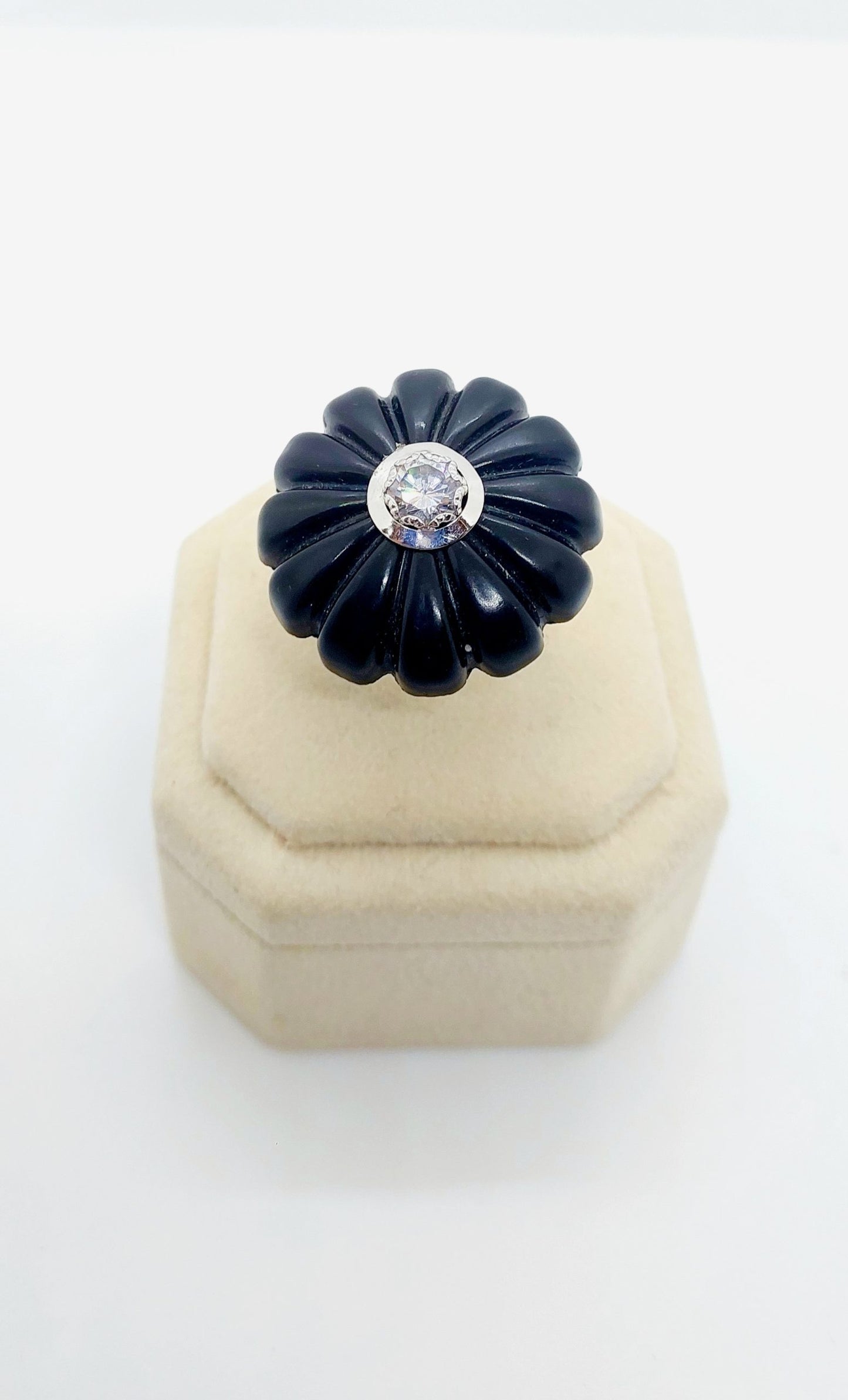 Anello in oro argento zircone e onice inciso