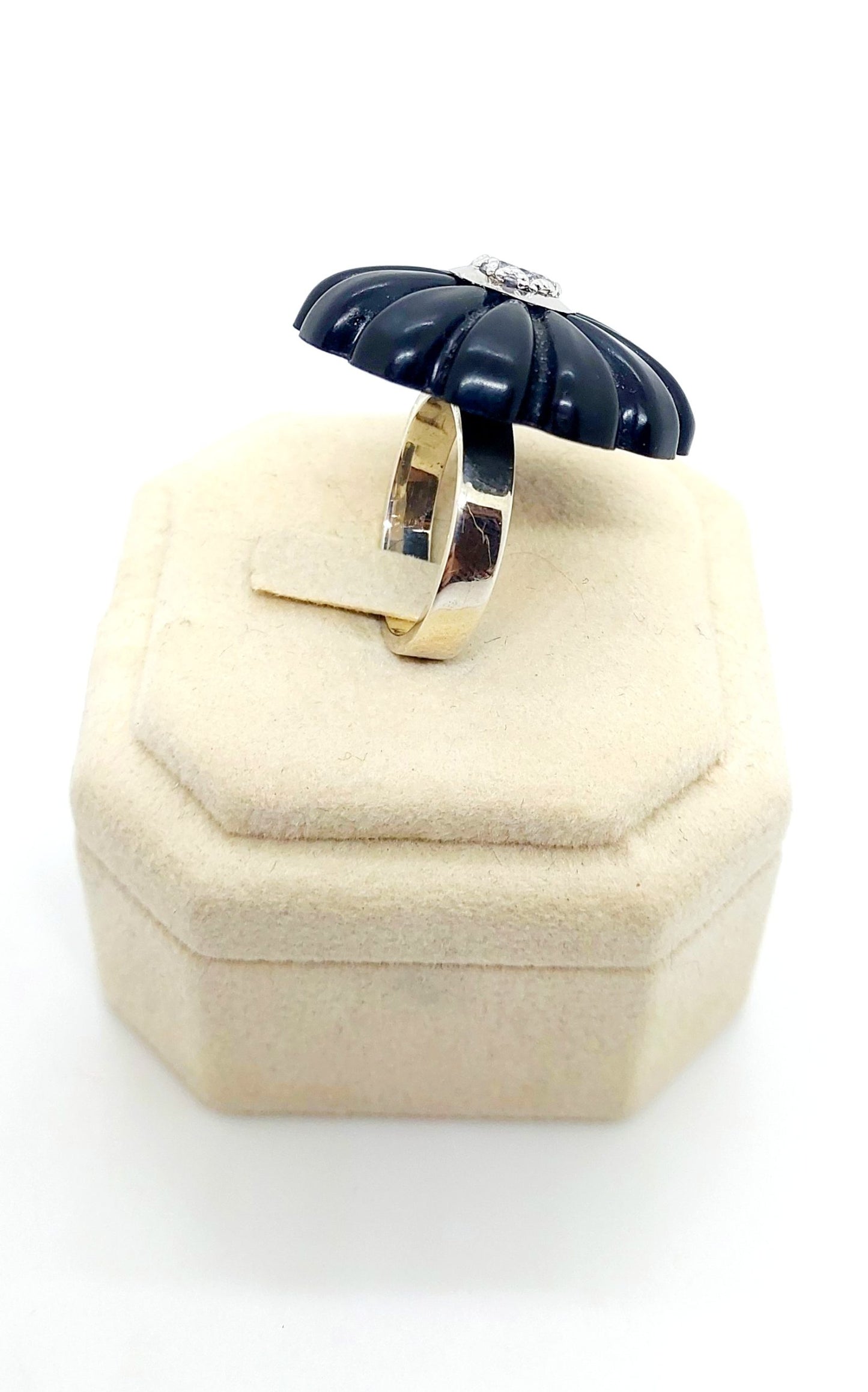Anello in oro argento zircone e onice inciso