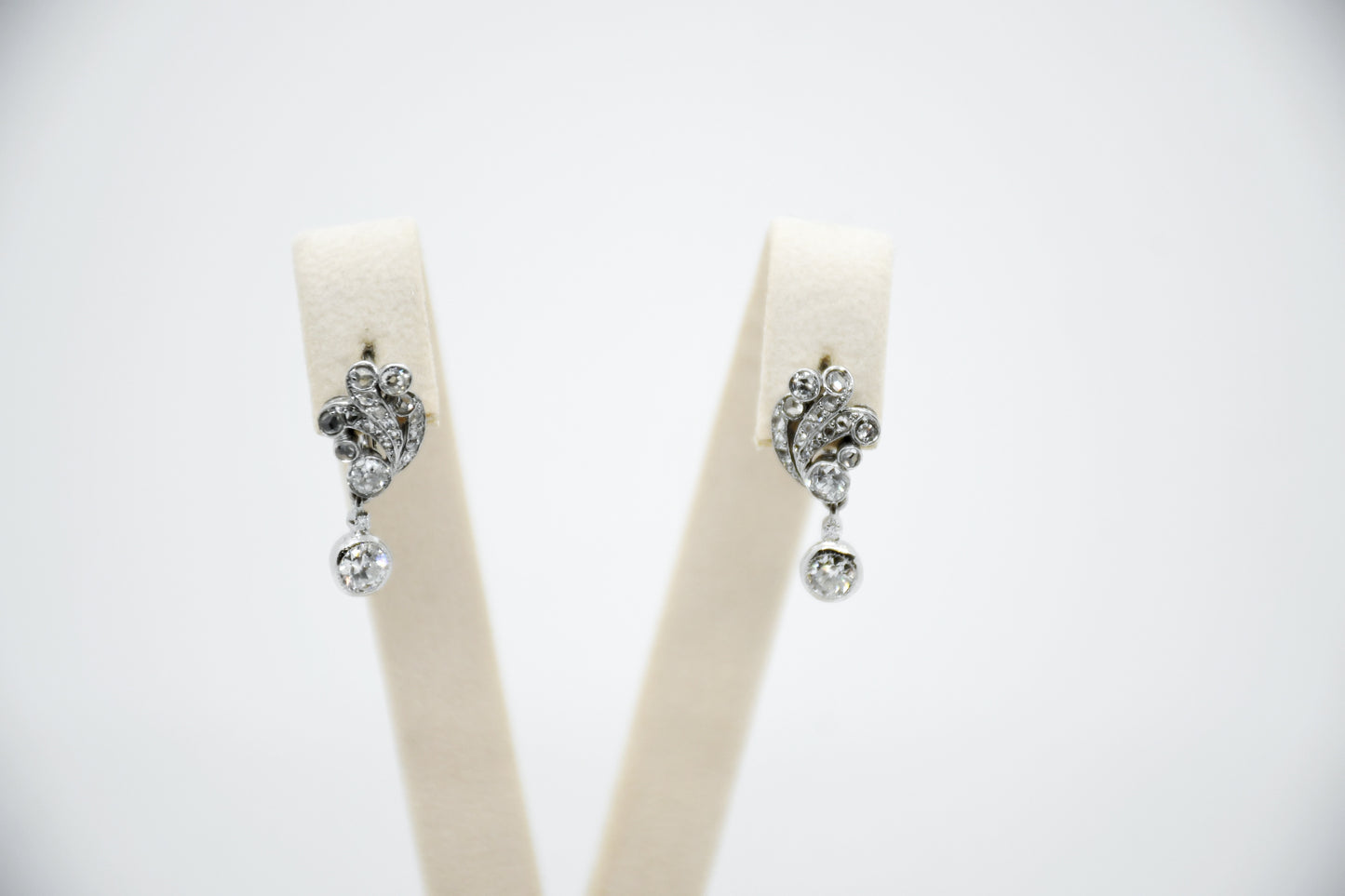 Orecchini in oro bianco 18 kt con diamanti