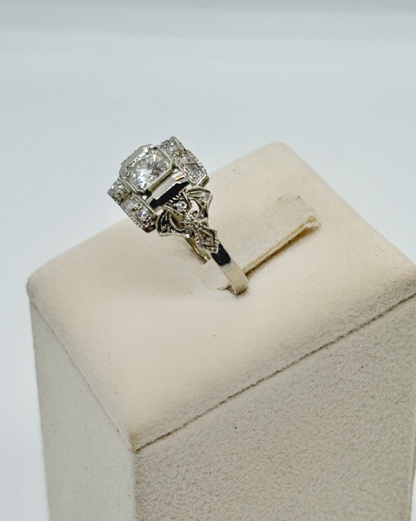 Anello art decó in platino 1930 circa con brillante 0,50 ct centrale e brillanti laterali 0,40 ct