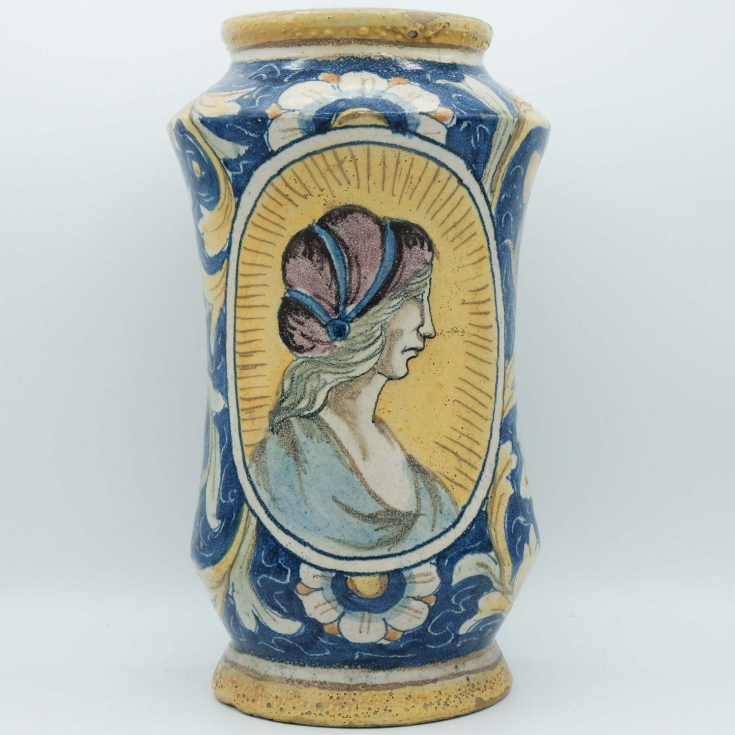 Albarello maiolica Caltagirone con due medaglioni XIX sec