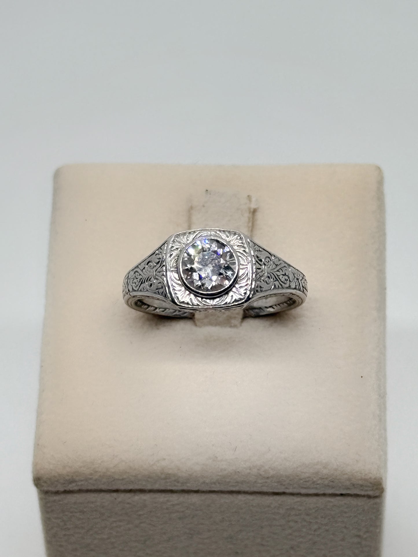 Anello Art Decó in oro bianco 18 kt e diamante 1 ct
