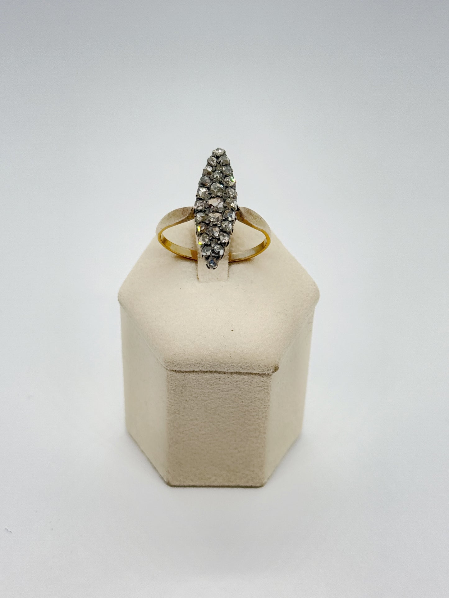 Anello spoletta oro e diamanti