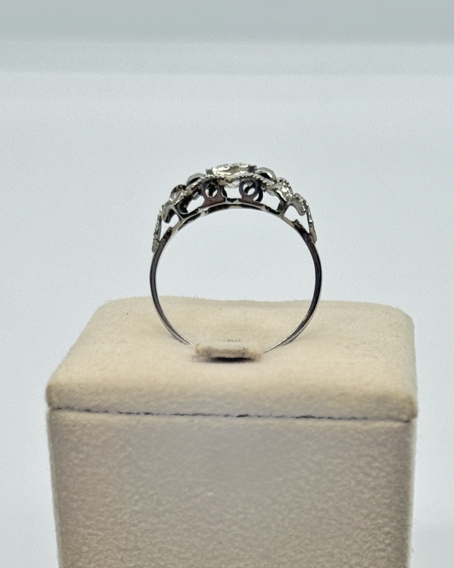 Anello art decó in platino 1930 circa con brillante 0,50 ct centrale e brillanti laterali 0,40 ct
