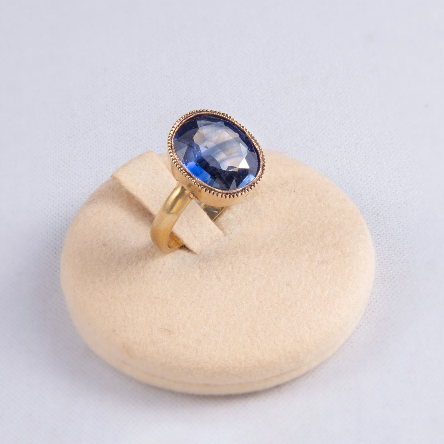 Anello antico oro e zaffiro