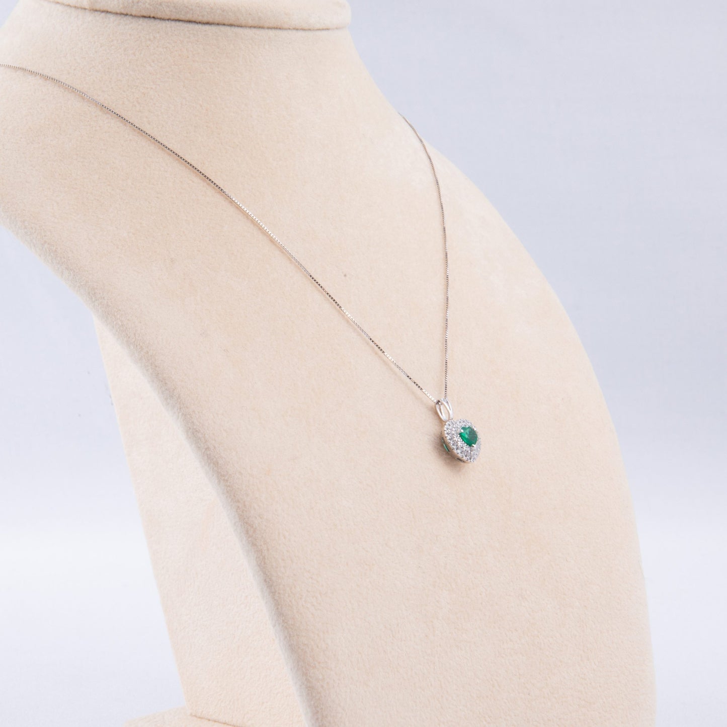 Girocollo con ciondolo cuore smeraldo e brillanti