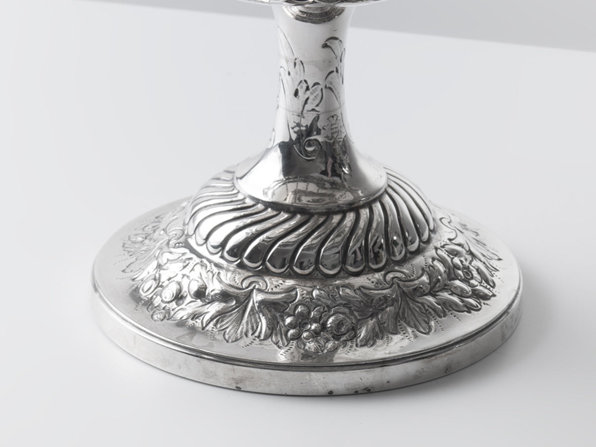 Centrotavola alzata argento sbalzato