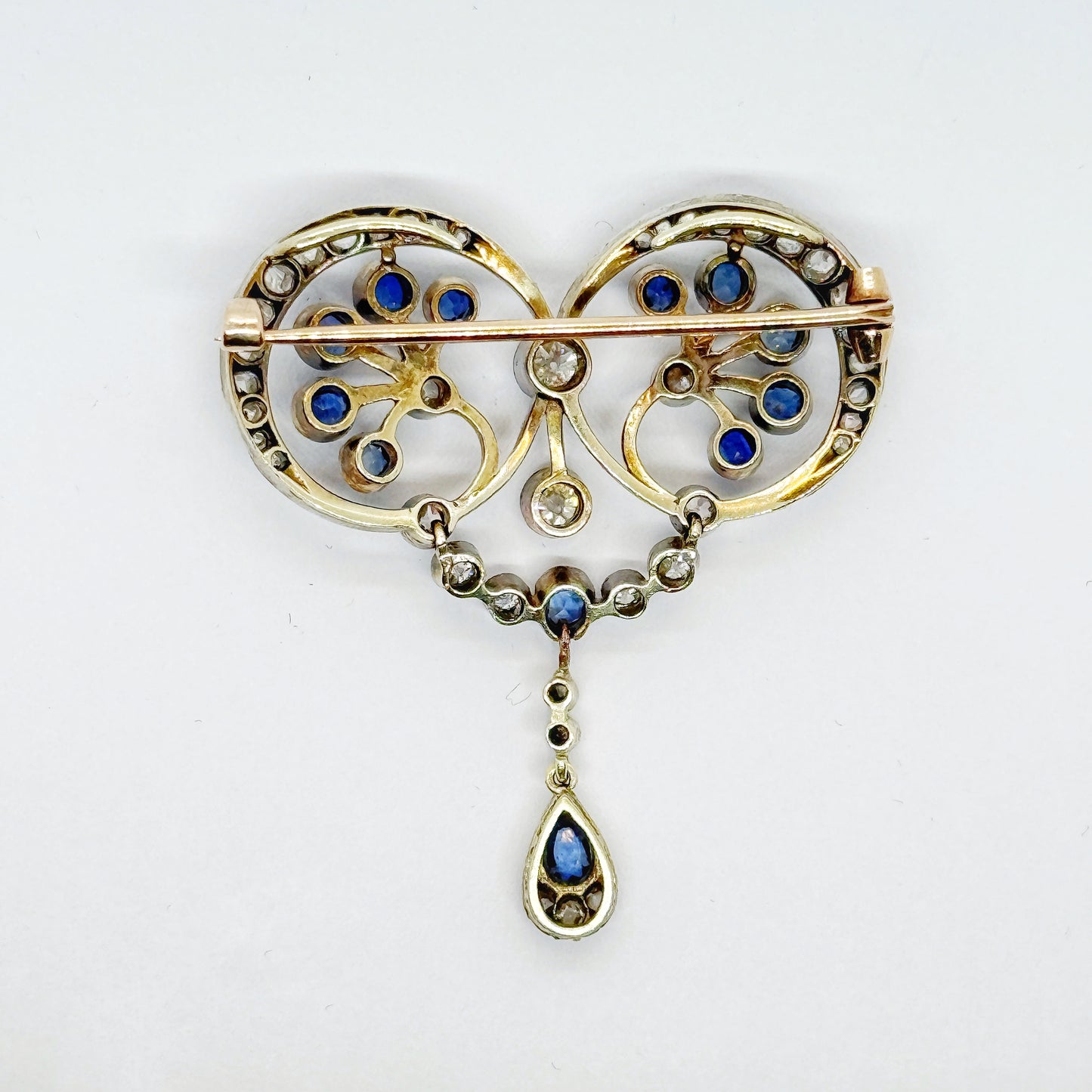 Spilla Art Nouveau in oro