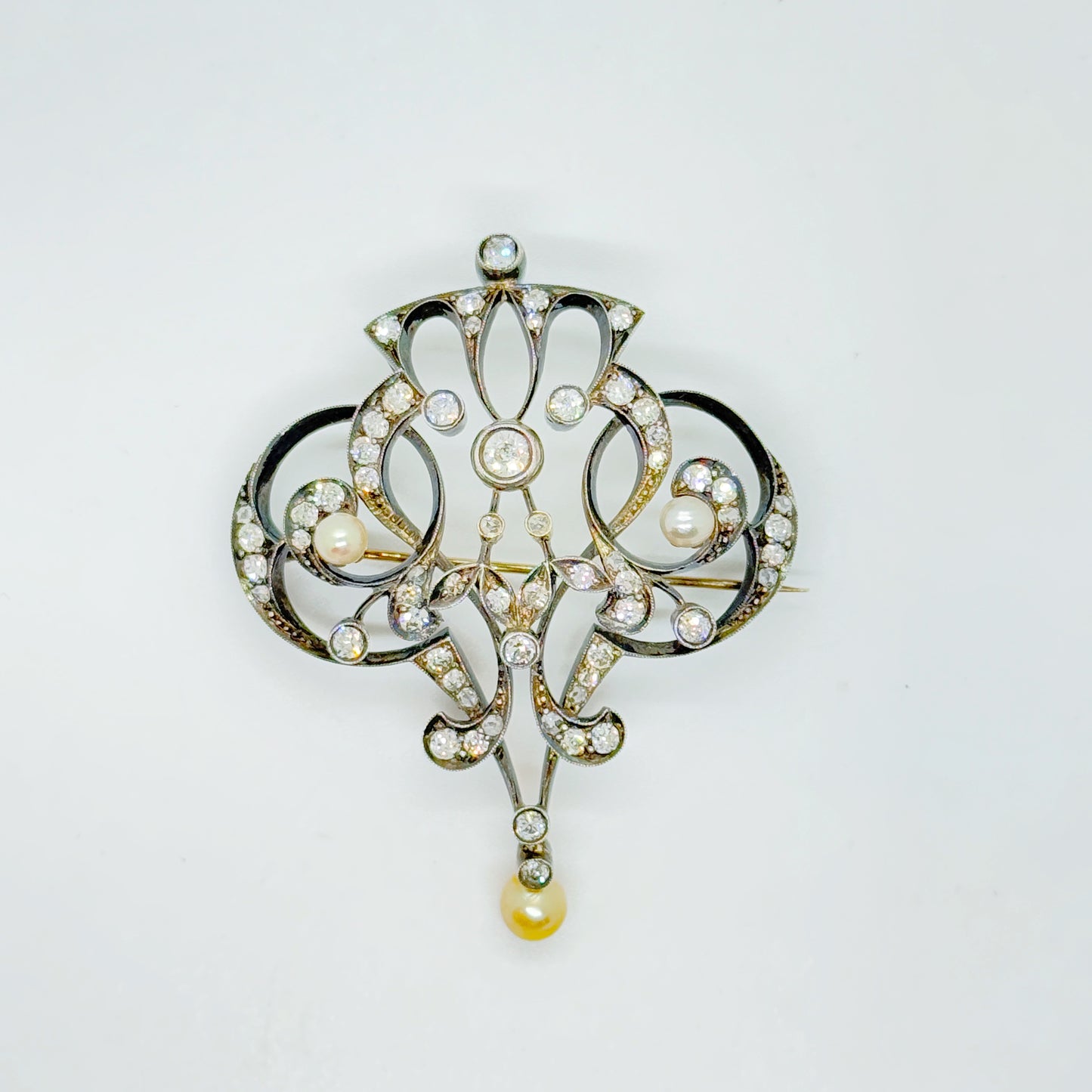 Spilla Art Nouveau oro diamanti e perle