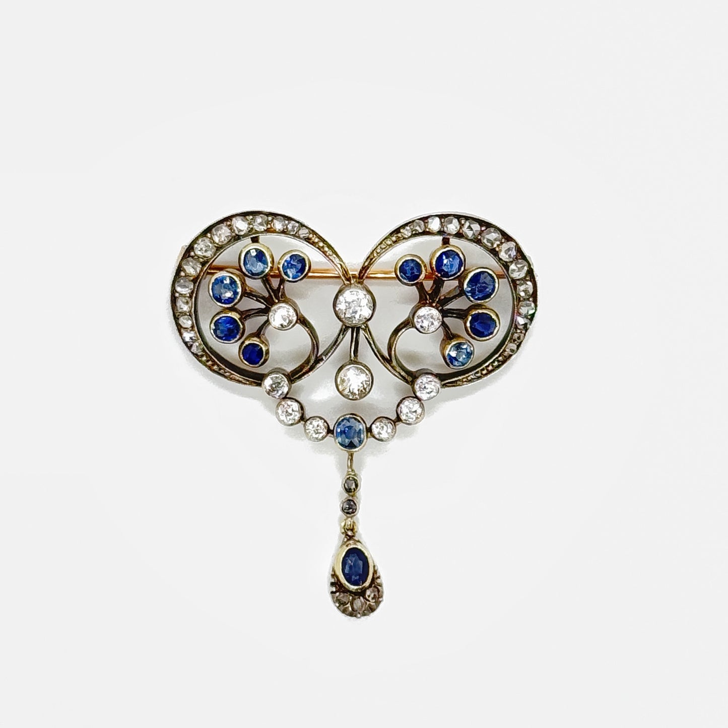 Spilla Art Nouveau in oro