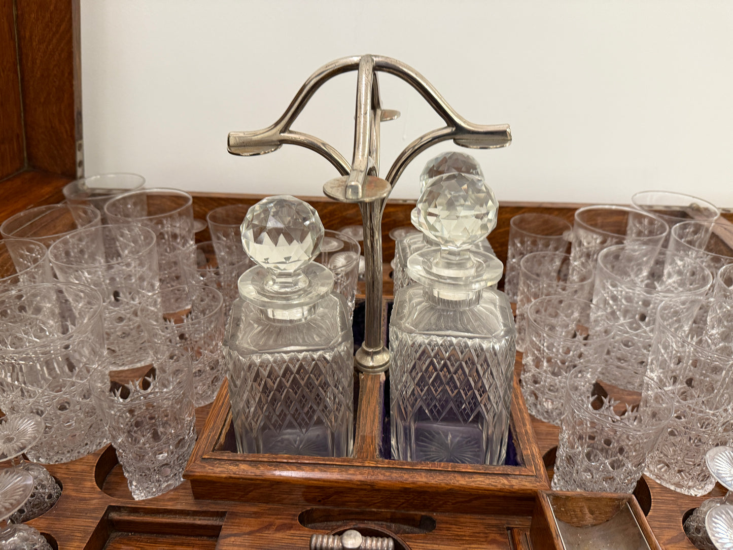 Mobile bar vintage firmato Asprey London – Eleganza inglese e lusso senza tempo