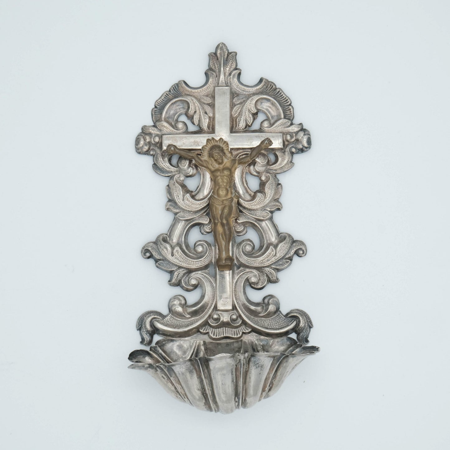 Coppia di acquasantiere in argento e argento dorato, punzoni Milano 1812-1872