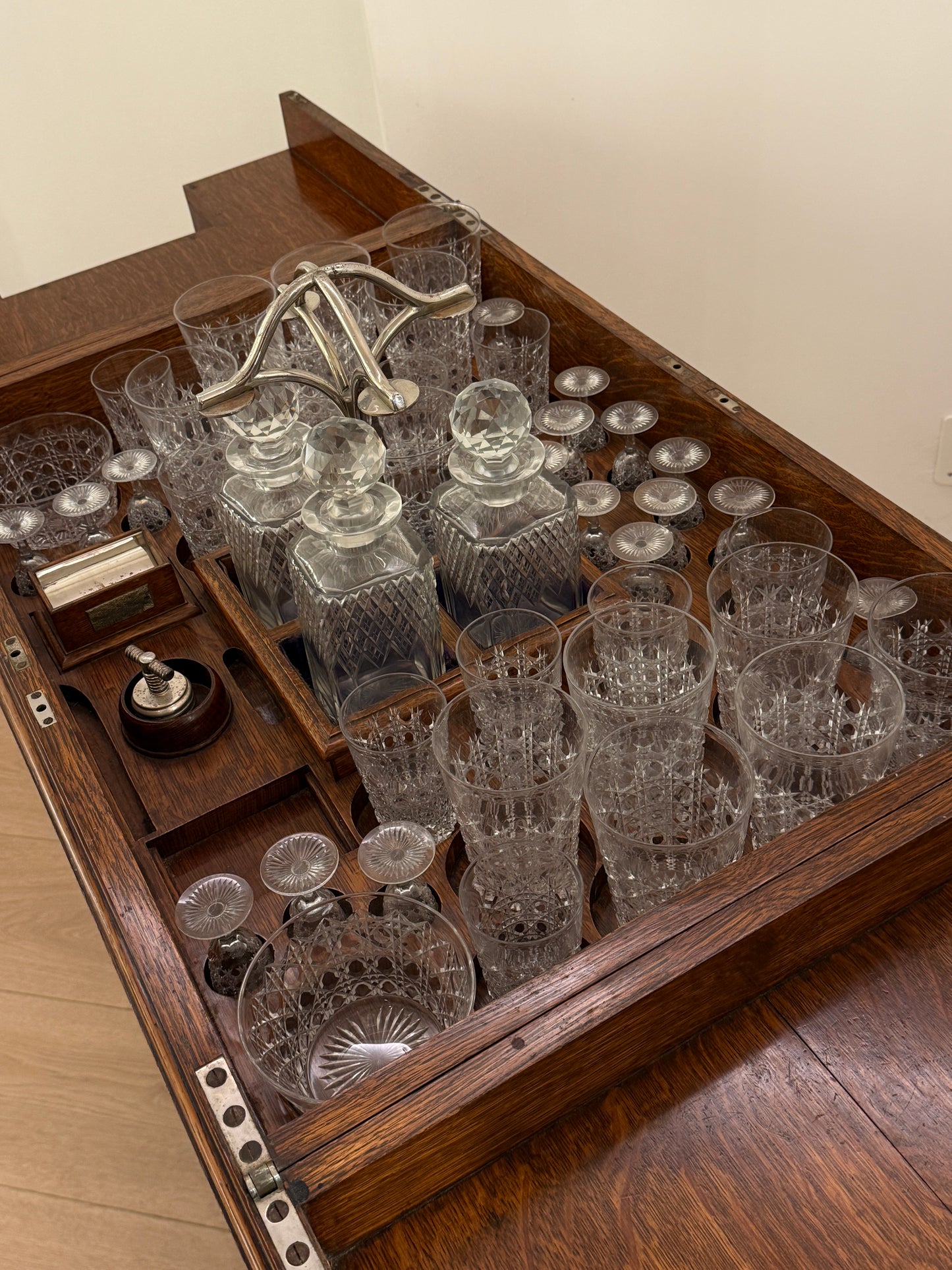 Mobile bar vintage firmato Asprey London – Eleganza inglese e lusso senza tempo