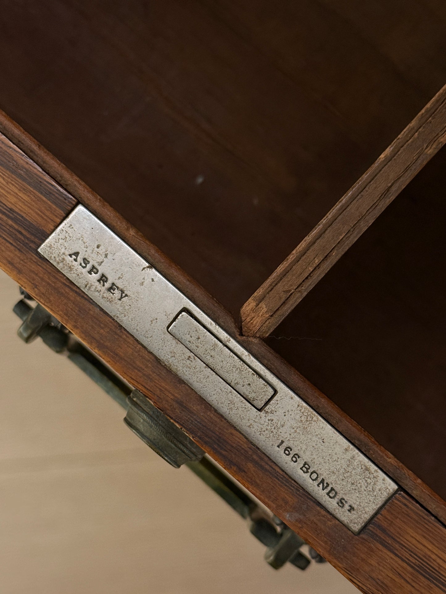 Mobile bar vintage firmato Asprey London – Eleganza inglese e lusso senza tempo