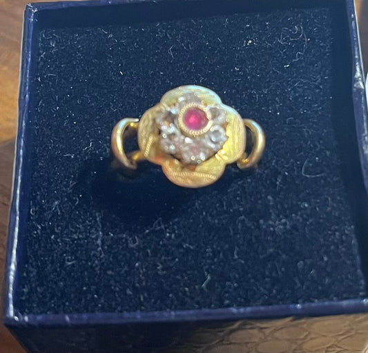 Anello in oro 12kt  con pietra rossa