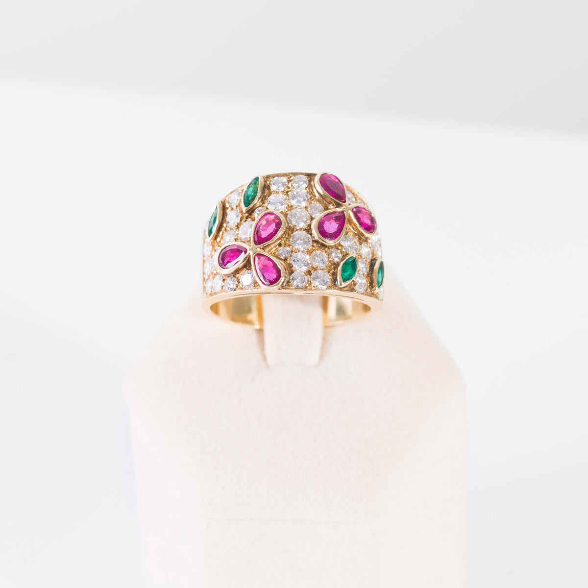 anello a fascia in oro giallo brillanti e pietre preziose