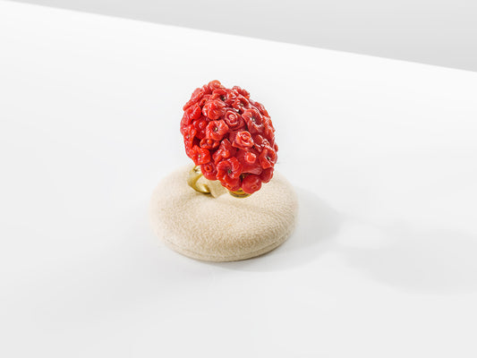 Anello oro e corallo rosso con fiori