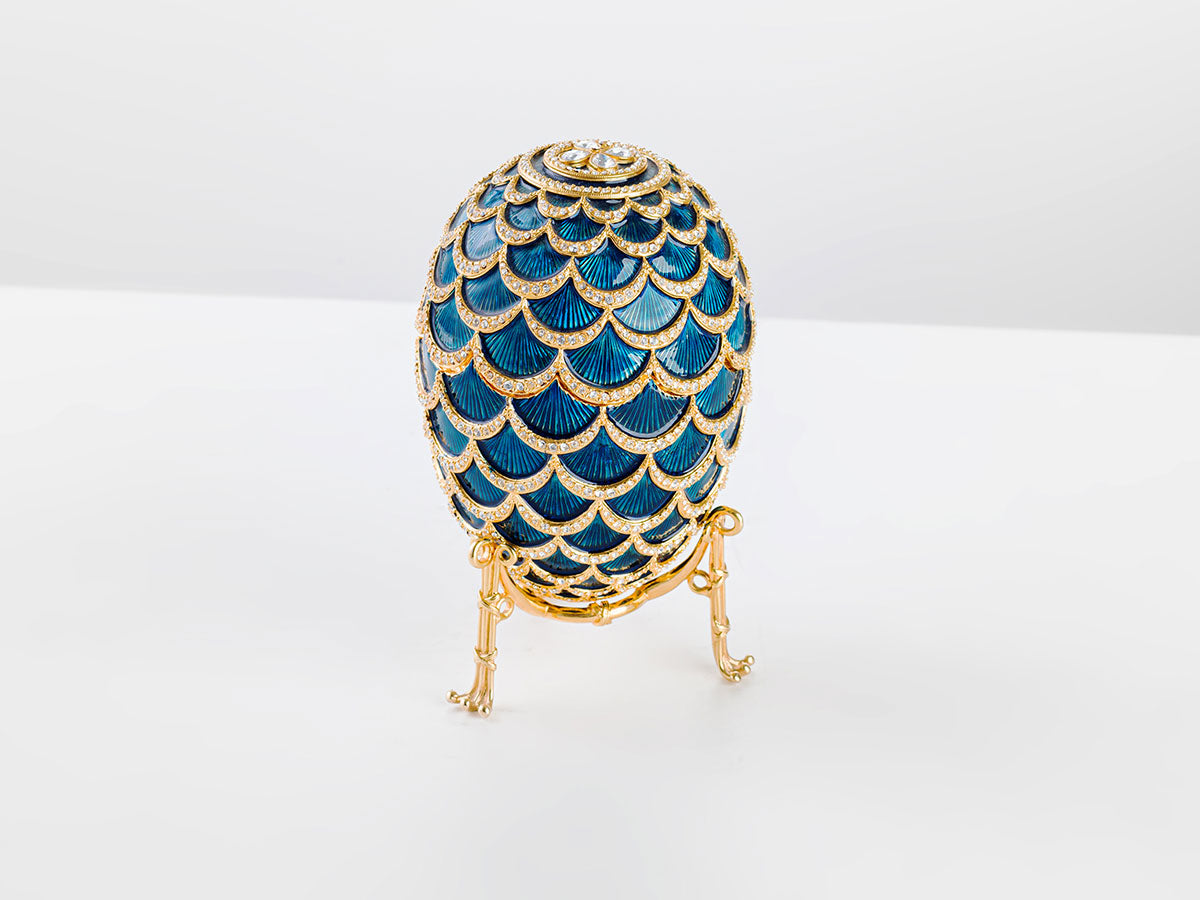 Uovo Fabergé in argento e smalto blu