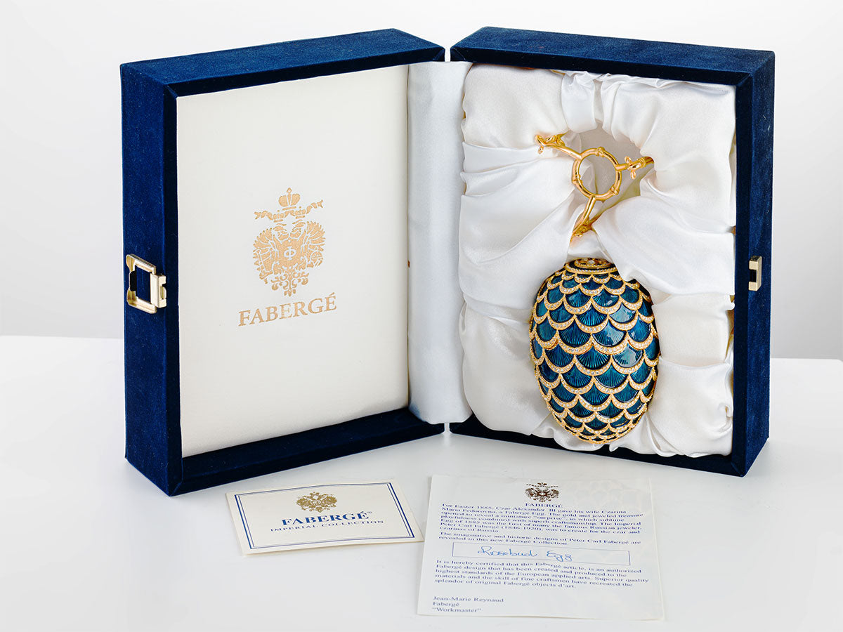 Uovo Fabergé in argento e smalto blu